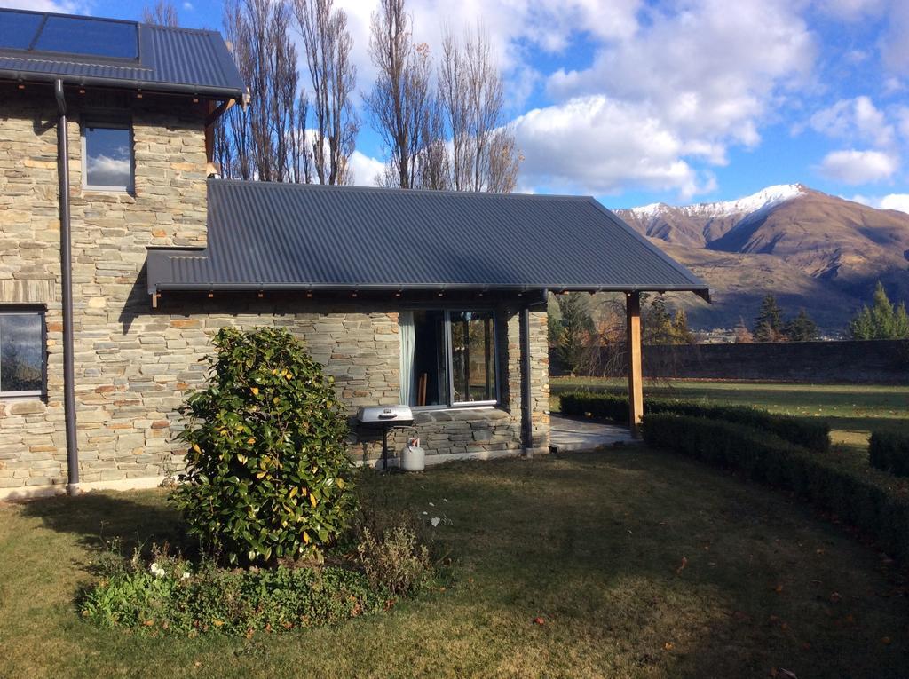 Golfcourse Road Chalets And Lodge Wanaka Exterior photo