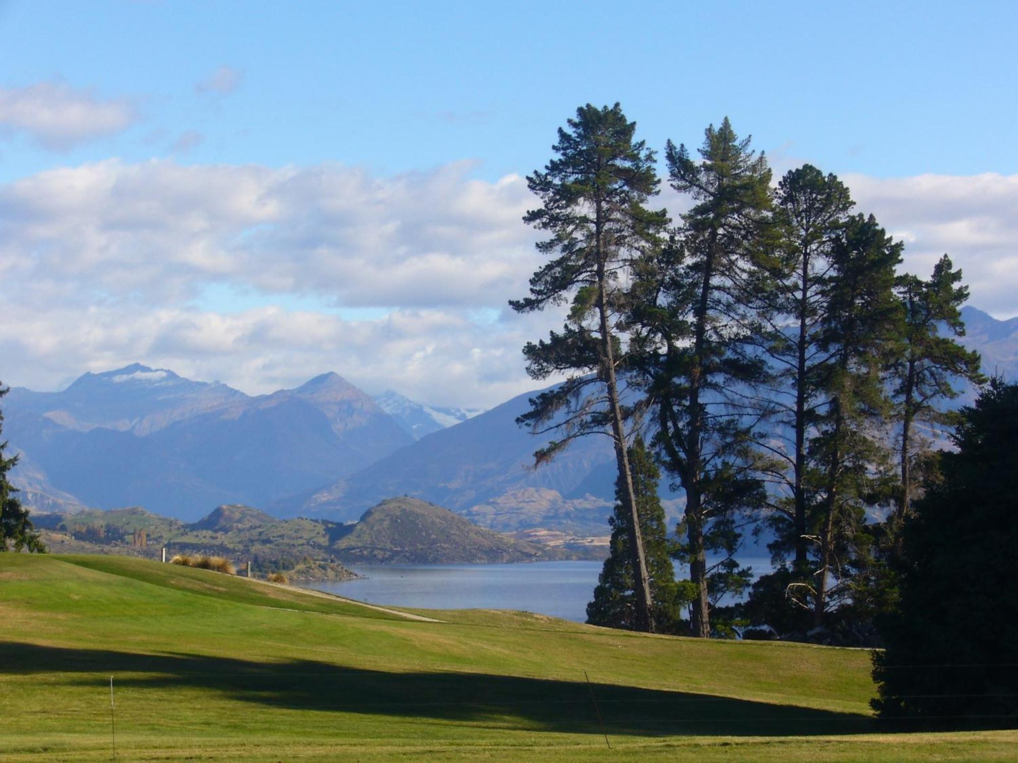 Golfcourse Road Chalets And Lodge Wanaka Exterior photo