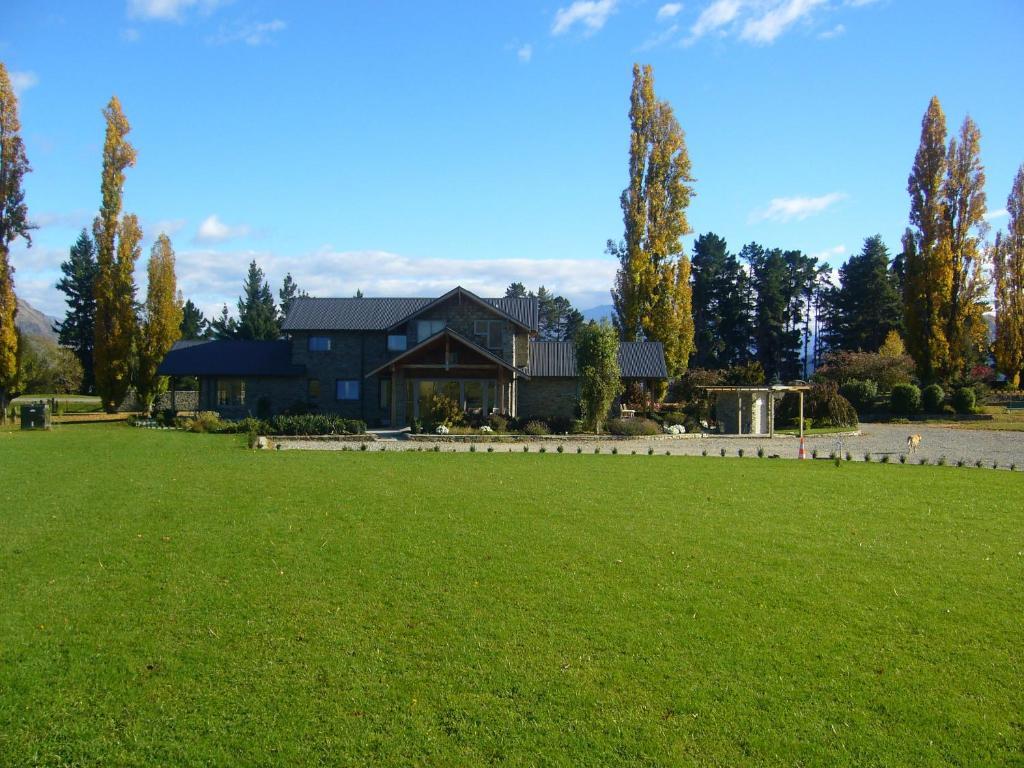 Golfcourse Road Chalets And Lodge Wanaka Exterior photo